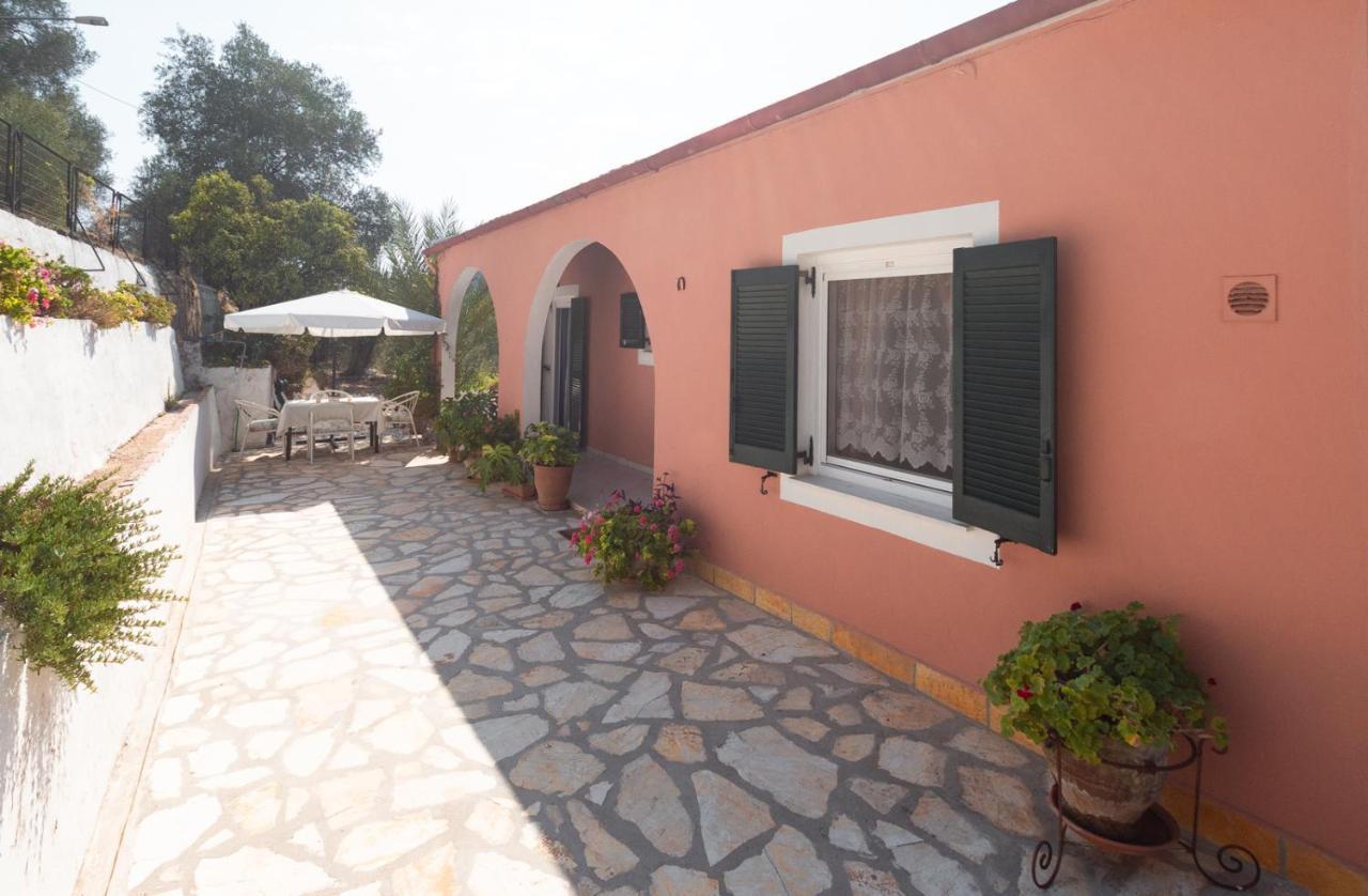 Ilia'S Holiday Home Peritheia Exterior photo